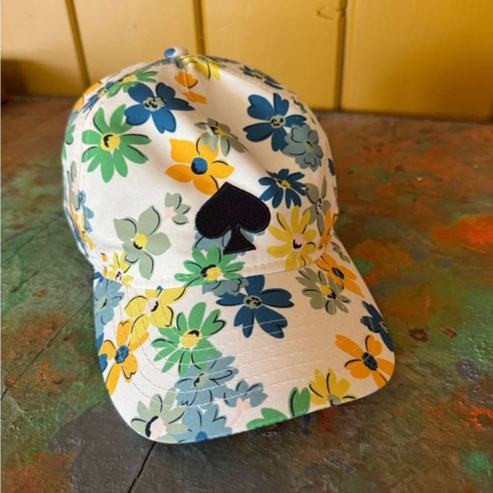 KATE SPADE ♠️ Floral Cap with classic logo! Cute and comfy! Pretty & practical!